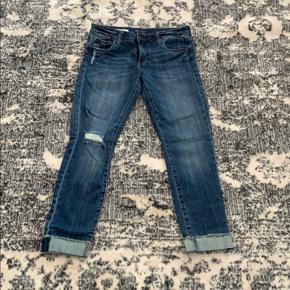 NWOT ankle straight leg distressed jean